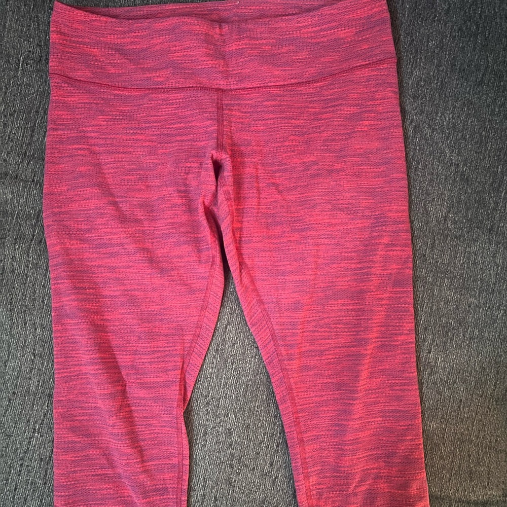 Pink Lululemon cropped leggings